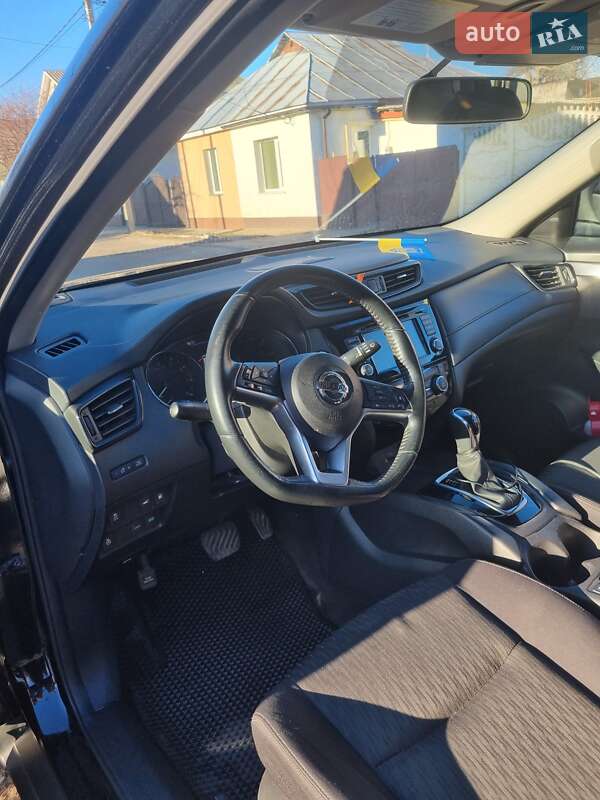 Позашляховик / Кросовер Nissan Rogue 2017 в Чернігові