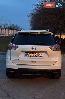 Позашляховик / Кросовер Nissan Rogue 2015 в 