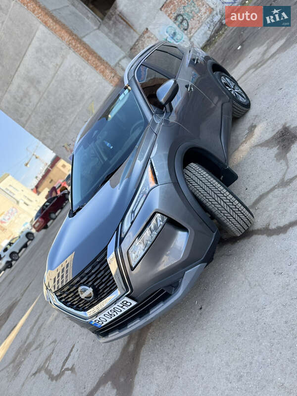 Позашляховик / Кросовер Nissan Rogue 2022 в Тернополі