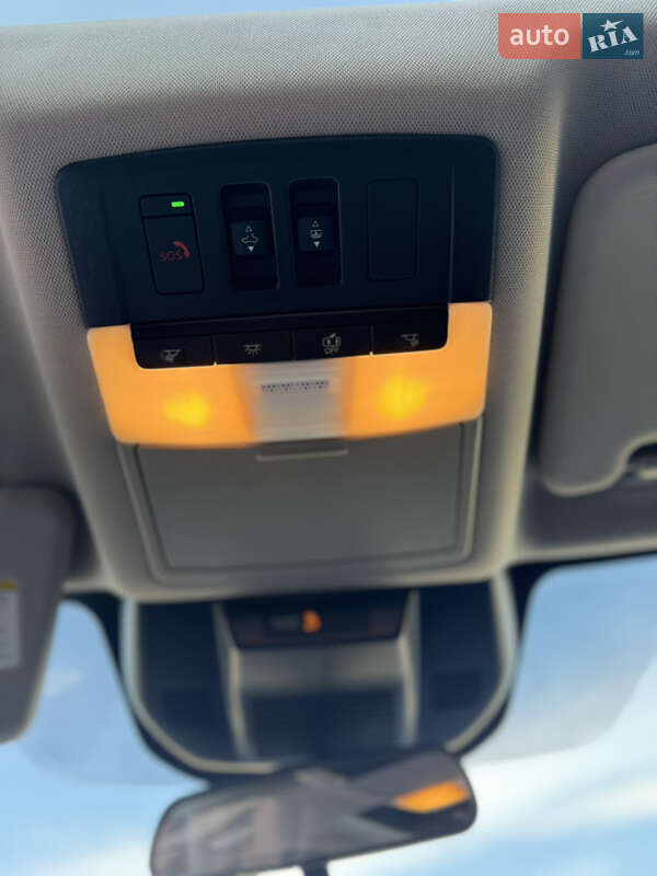 Позашляховик / Кросовер Nissan Rogue 2022 в Тернополі