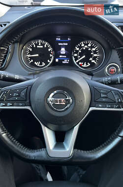 Внедорожник / Кроссовер Nissan Rogue 2018 в 