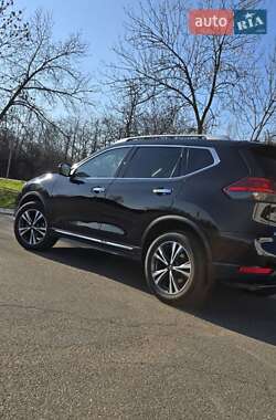 Позашляховик / Кросовер Nissan Rogue 2017 в 