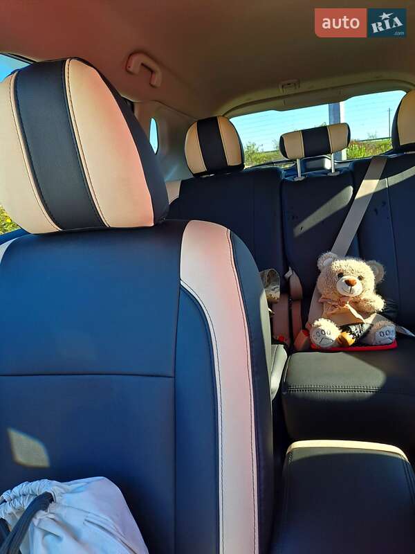 Внедорожник / Кроссовер Nissan Rogue 2016 в Ужгороде