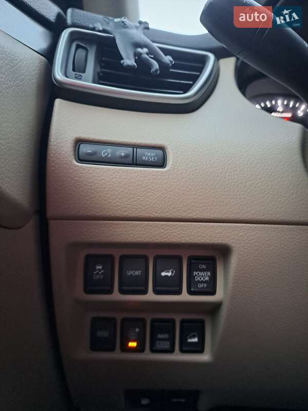 Внедорожник / Кроссовер Nissan Rogue 2016 в Ужгороде