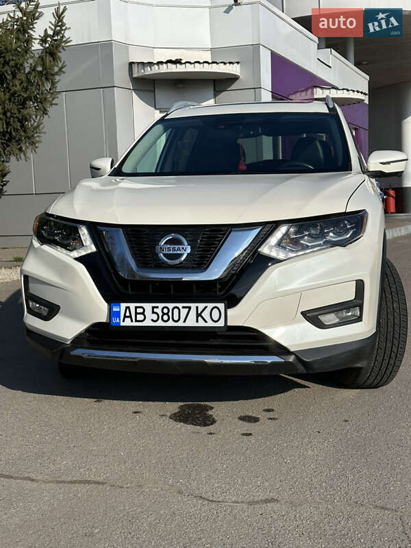Внедорожник / Кроссовер Nissan Rogue 2017 в Виннице