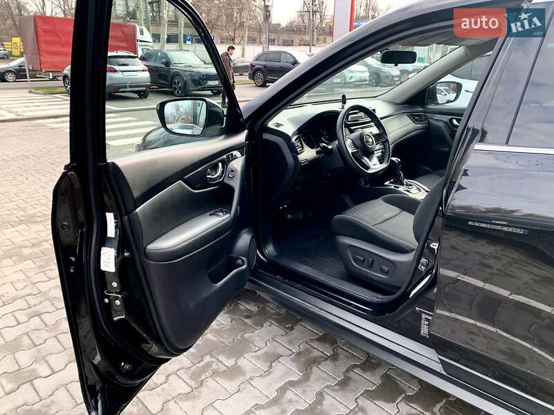 Внедорожник / Кроссовер Nissan Rogue 2017 в Одессе