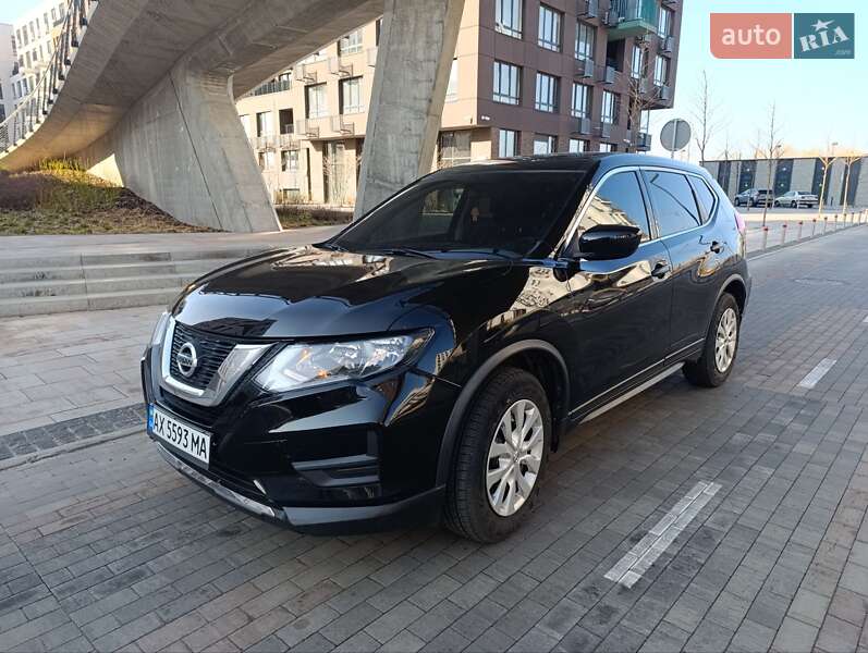 Внедорожник / Кроссовер Nissan Rogue 2017 в 
