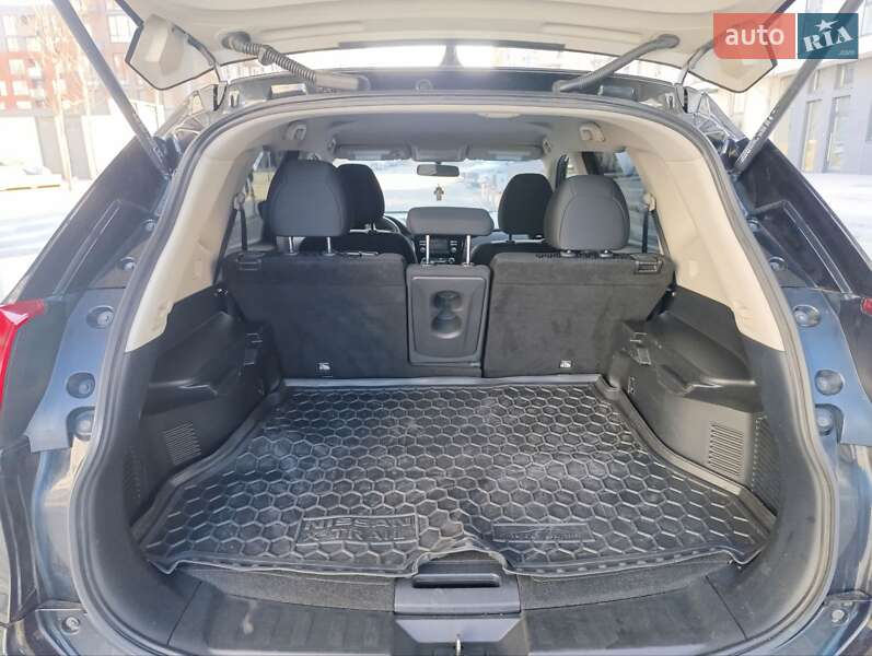 Позашляховик / Кросовер Nissan Rogue 2017 в Києві