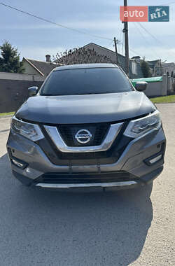 Внедорожник / Кроссовер Nissan Rogue 2017 в 