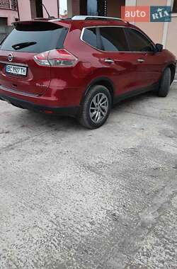 Позашляховик / Кросовер Nissan Rogue 2015 в 