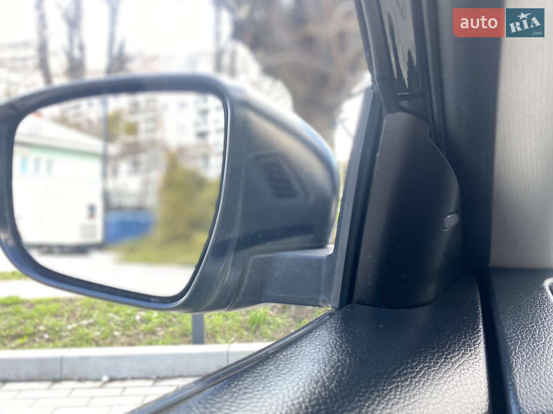 Позашляховик / Кросовер Nissan Rogue 2019 в Ужгороді