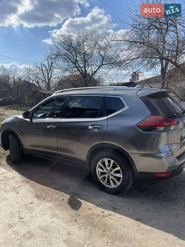 Внедорожник / Кроссовер Nissan Rogue 2016 в Харькове