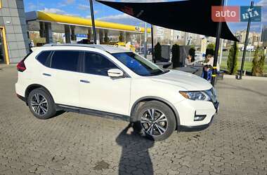 Внедорожник / Кроссовер Nissan Rogue 2017 в 