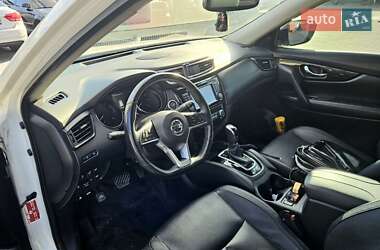 Внедорожник / Кроссовер Nissan Rogue 2017 в 