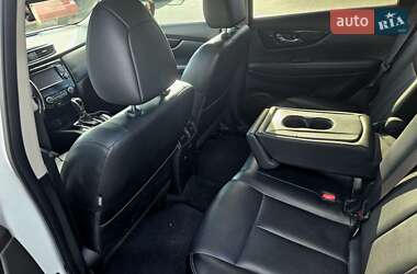 Внедорожник / Кроссовер Nissan Rogue 2017 в 