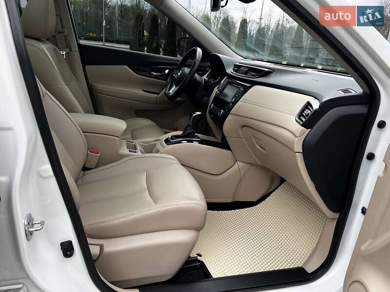 Внедорожник / Кроссовер Nissan Rogue 2017 в Харькове