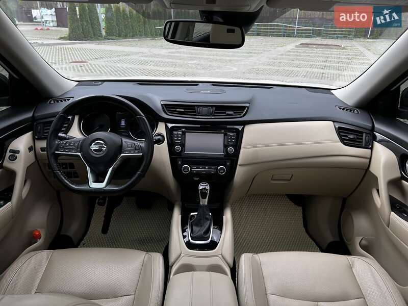 Внедорожник / Кроссовер Nissan Rogue 2017 в Харькове