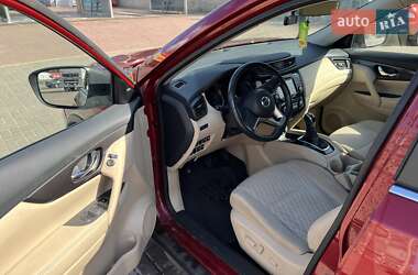Внедорожник / Кроссовер Nissan Rogue 2018 в 