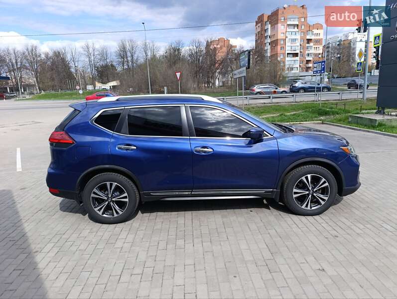 Внедорожник / Кроссовер Nissan Rogue 2017 в Полтаве