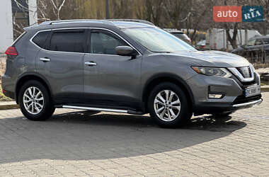 Внедорожник / Кроссовер Nissan Rogue 2017 в 