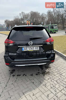 Внедорожник / Кроссовер Nissan Rogue 2018 в 