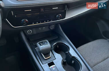Внедорожник / Кроссовер Nissan Rogue 2021 в 