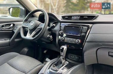 Позашляховик / Кросовер Nissan Rogue 2017 в 