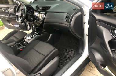 Внедорожник / Кроссовер Nissan Rogue 2017 в 