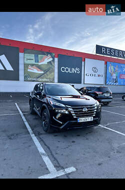 Внедорожник / Кроссовер Nissan Rogue 2023 в 
