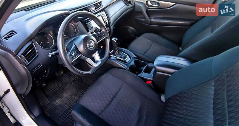 Позашляховик / Кросовер Nissan Rogue 2017 в Києві