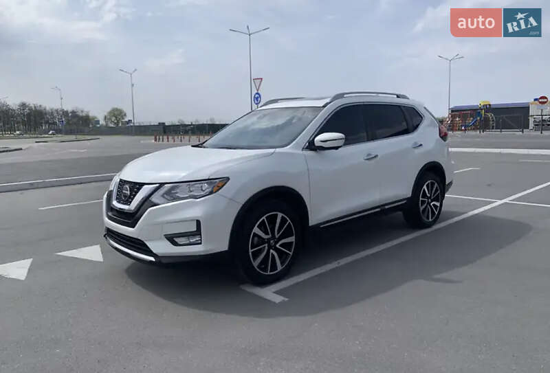 Внедорожник / Кроссовер Nissan Rogue 2018 в 