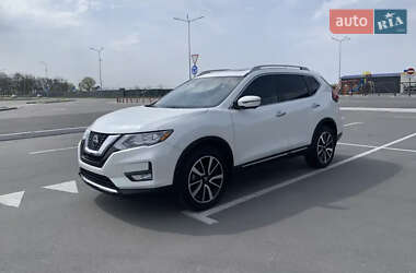 Внедорожник / Кроссовер Nissan Rogue 2018 в 