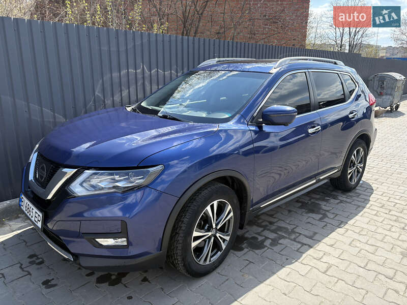 Позашляховик / Кросовер Nissan Rogue 2017 в Полтаві
