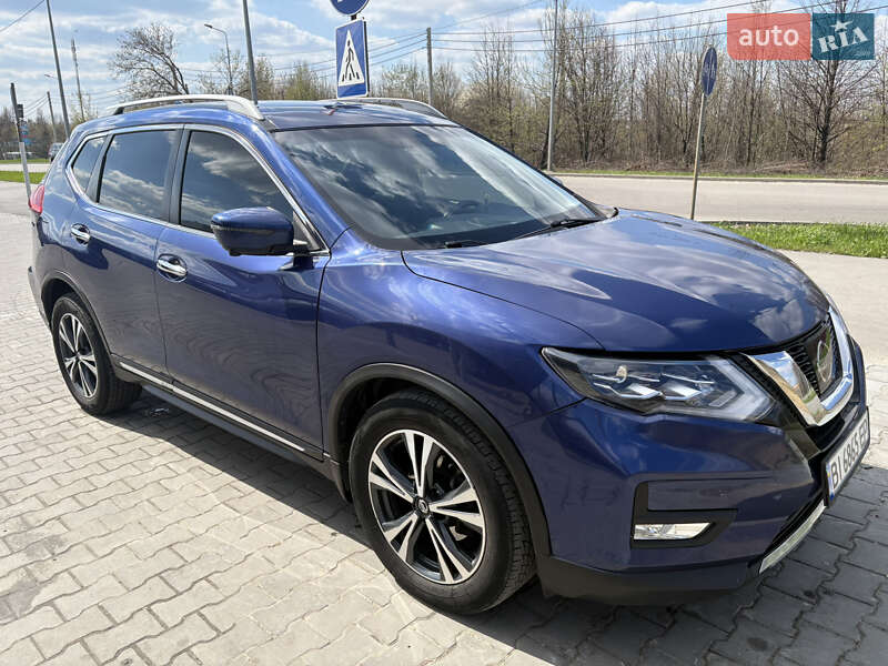 Позашляховик / Кросовер Nissan Rogue 2017 в Полтаві