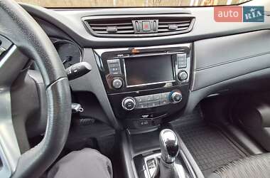 Внедорожник / Кроссовер Nissan Rogue 2018 в 