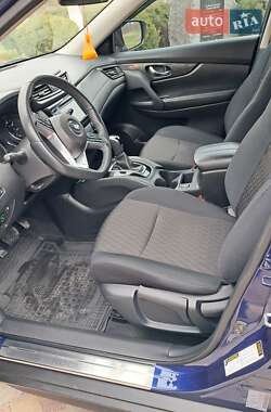 Внедорожник / Кроссовер Nissan Rogue 2018 в 