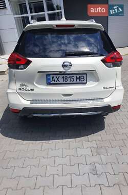 Внедорожник / Кроссовер Nissan Rogue 2017 в 