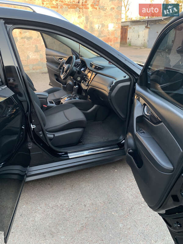 Позашляховик / Кросовер Nissan Rogue 2016 в Чернігові