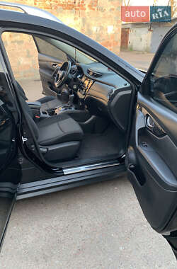 Внедорожник / Кроссовер Nissan Rogue 2016 в 