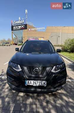 Внедорожник / Кроссовер Nissan Rogue 2018 в 