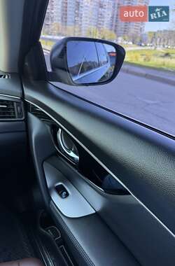 Внедорожник / Кроссовер Nissan Rogue 2018 в 