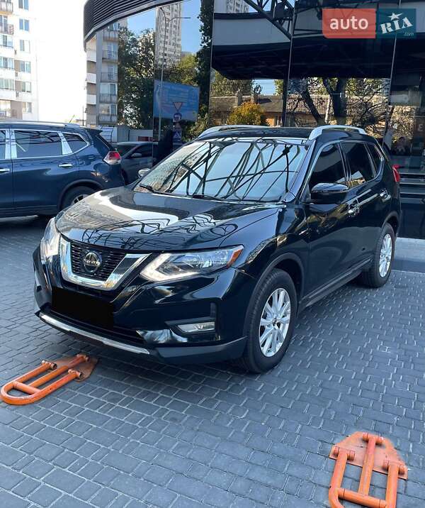 Внедорожник / Кроссовер Nissan Rogue 2018 в 