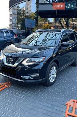 Внедорожник / Кроссовер Nissan Rogue 2018 в 
