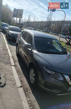 Внедорожник / Кроссовер Nissan Rogue 2018 в 