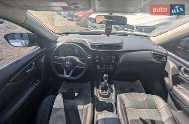 Внедорожник / Кроссовер Nissan Rogue 2017 в 