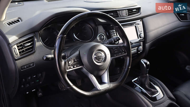 Внедорожник / Кроссовер Nissan Rogue 2016 в Каменец-Подольском