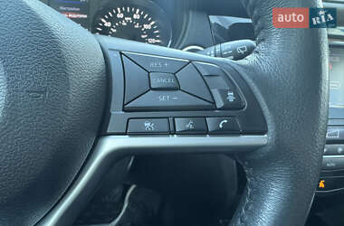 Внедорожник / Кроссовер Nissan Rogue 2017 в 