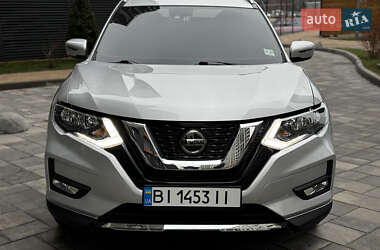 Внедорожник / Кроссовер Nissan Rogue 2018 в 