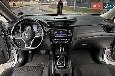 Внедорожник / Кроссовер Nissan Rogue 2018 в 