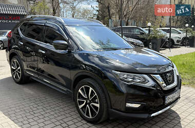 Внедорожник / Кроссовер Nissan Rogue 2018 в 